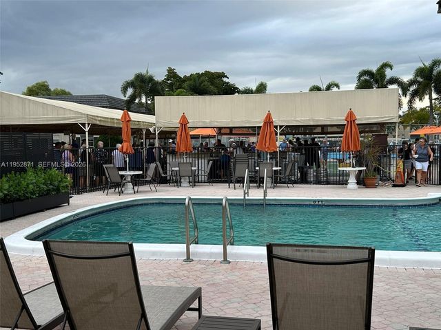 5640 SW 3rd Place 212, Margate, FL 33068