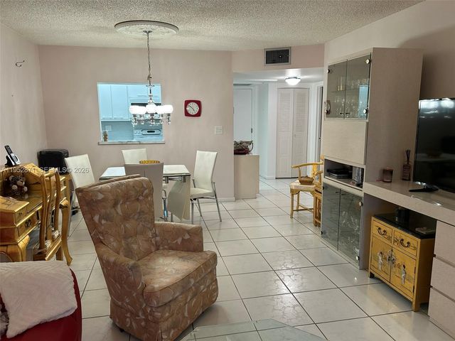 5640 SW 3rd Place 212, Margate, FL 33068