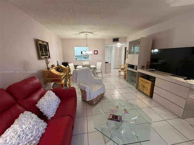 5640 SW 3rd Place 212, Margate, FL 33068