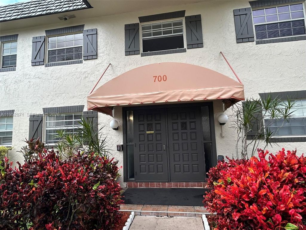 5640 SW 3rd Place 212, Margate, FL 33068