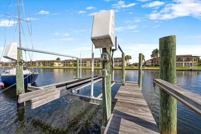 4821 FLORAMAR TERRACE, New Port Richey, FL 34652
