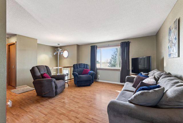 7676 Labeaux Avenue NE, Albertville, MN 55301