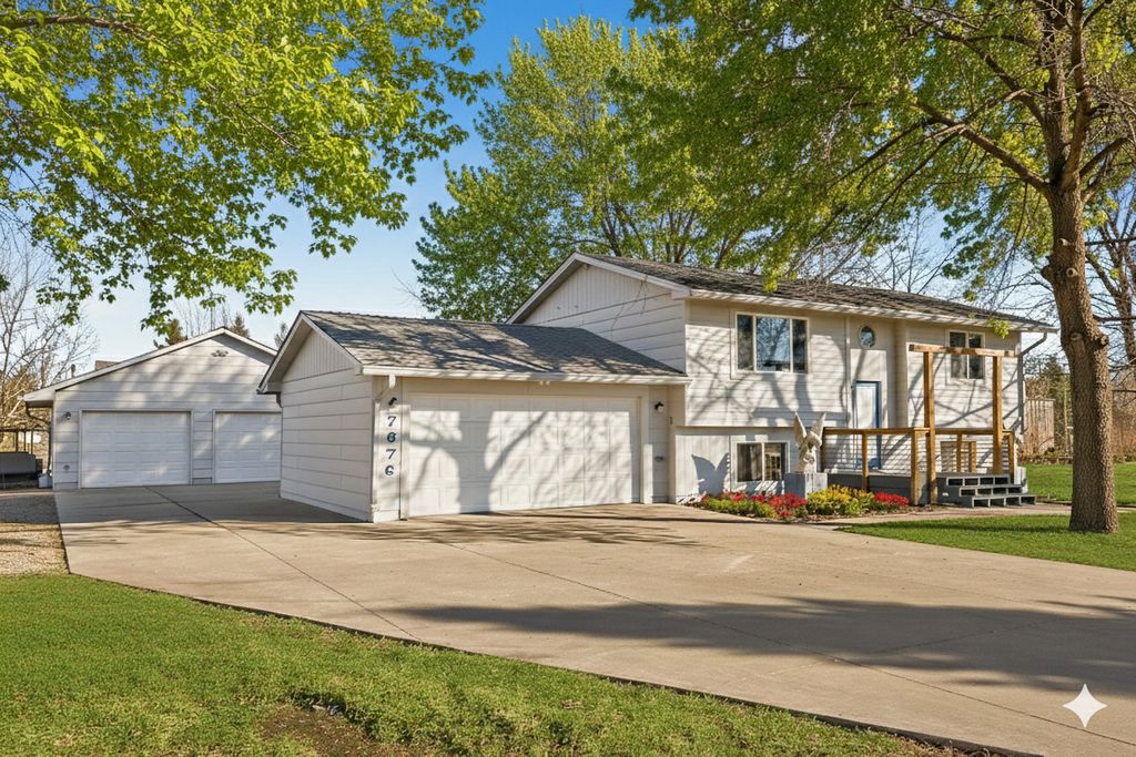 7676 Labeaux Avenue NE, Albertville, MN 55301