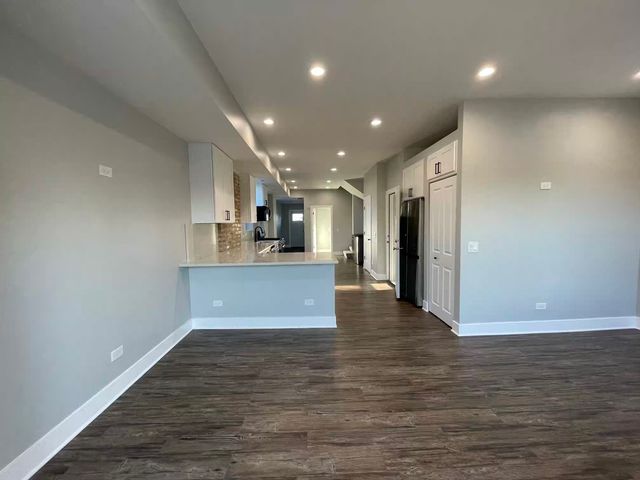 2221 W 21st Place 3F, Chicago, IL 60608