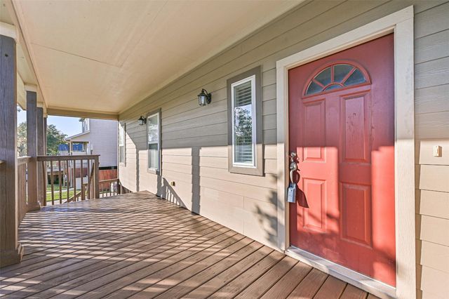 212 Oakdale Street, Shoreacres, TX 77571