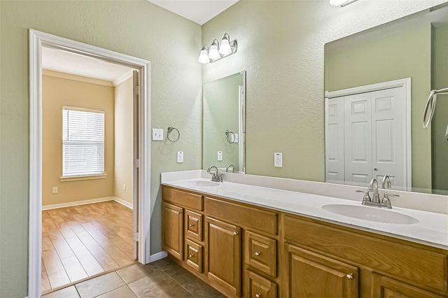 212 Oakdale Street, Shoreacres, TX 77571