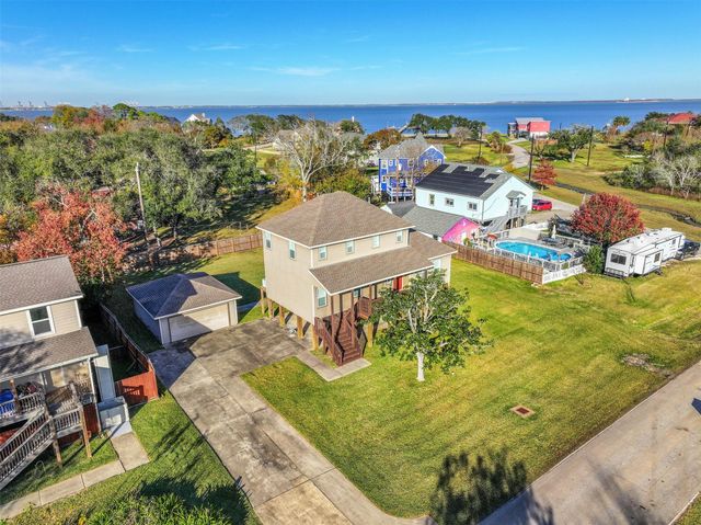 212 Oakdale Street, Shoreacres, TX 77571