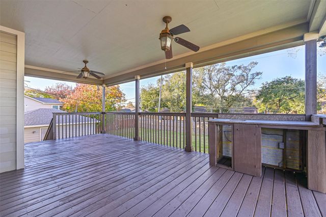 212 Oakdale Street, Shoreacres, TX 77571