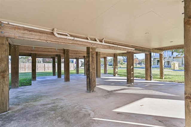 212 Oakdale Street, Shoreacres, TX 77571