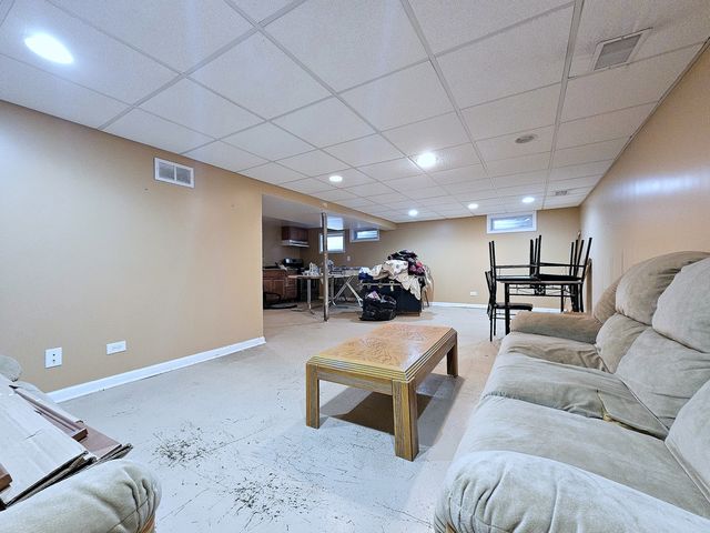 357 N PIONEER Drive, Addison, IL 60101