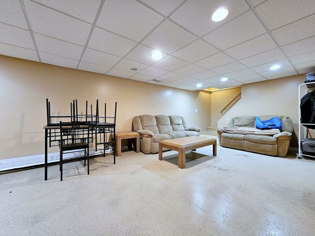 357 N PIONEER Drive, Addison, IL 60101