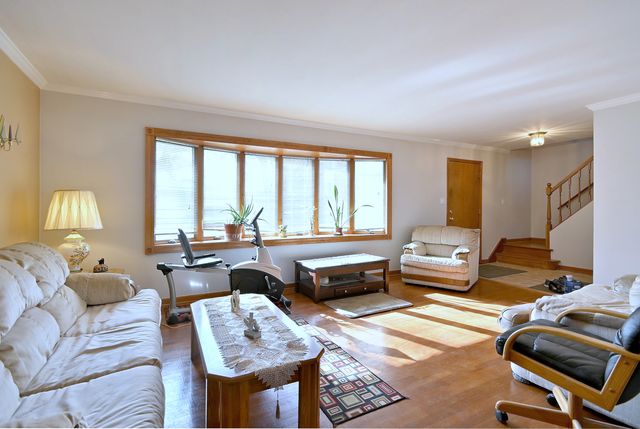 357 N PIONEER Drive, Addison, IL 60101