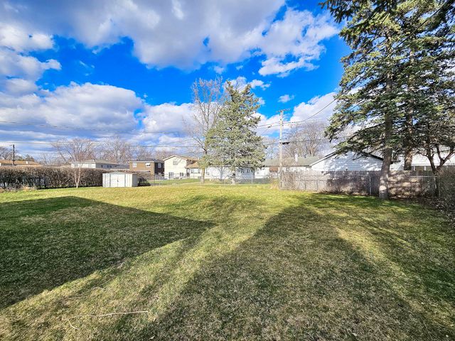 357 N PIONEER Drive, Addison, IL 60101