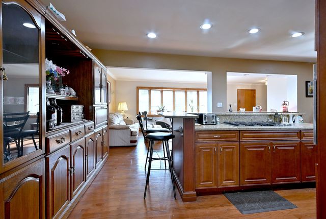 357 N PIONEER Drive, Addison, IL 60101