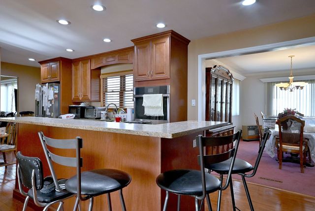 357 N PIONEER Drive, Addison, IL 60101