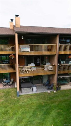 48245 Bayshore Drive, Belleville, MI 48111