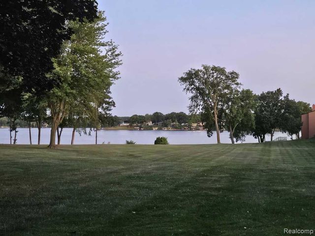 48245 Bayshore Drive, Belleville, MI 48111