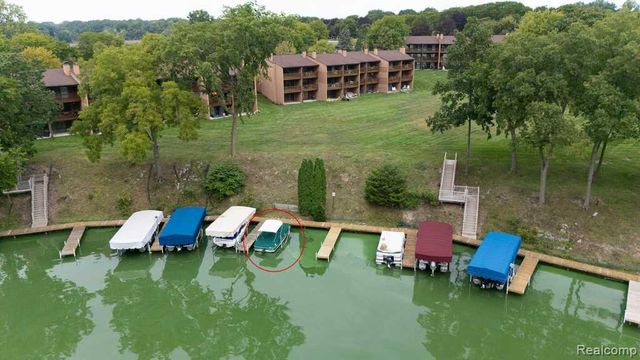 48245 Bayshore Drive, Belleville, MI 48111