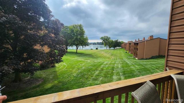 48245 Bayshore Drive, Belleville, MI 48111