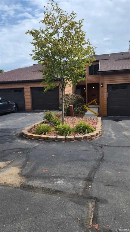 48245 Bayshore Drive, Belleville, MI 48111