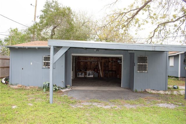 906 Rickey Dr, Corpus Christi, TX 78412