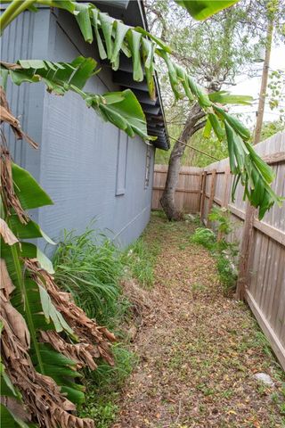 906 Rickey Dr, Corpus Christi, TX 78412