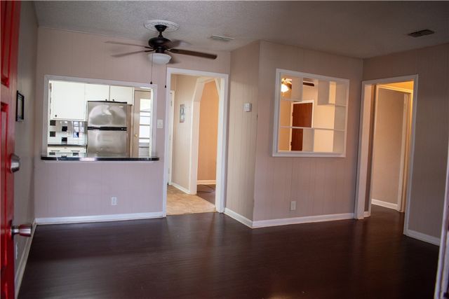 906 Rickey Dr, Corpus Christi, TX 78412