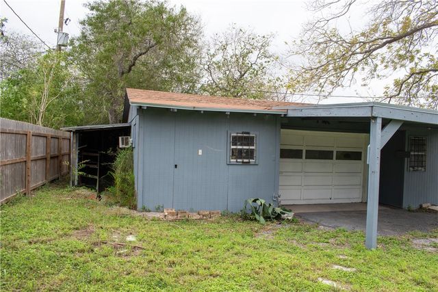 906 Rickey Dr, Corpus Christi, TX 78412