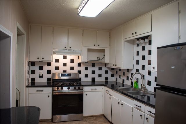 906 Rickey Dr, Corpus Christi, TX 78412