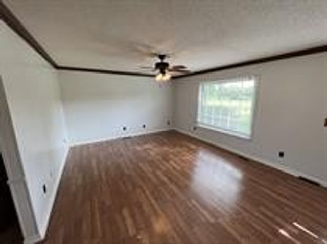 1060 Martin Ln, Gallatin, TN 37066