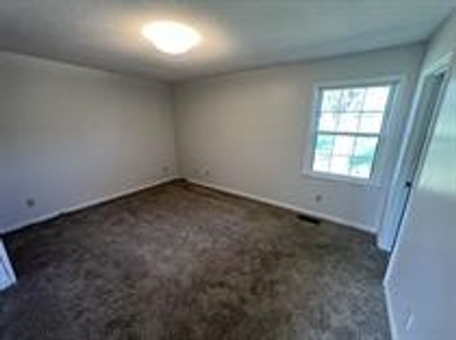 1060 Martin Ln, Gallatin, TN 37066