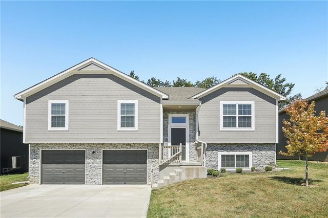 910 NW Hilltop Lane, Grain Valley, MO 64029