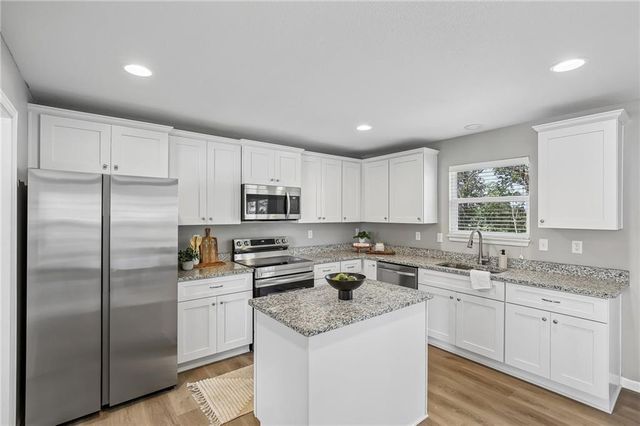 910 NW Hilltop Lane, Grain Valley, MO 64029