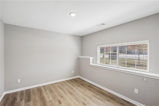 910 NW Hilltop Lane, Grain Valley, MO 64029