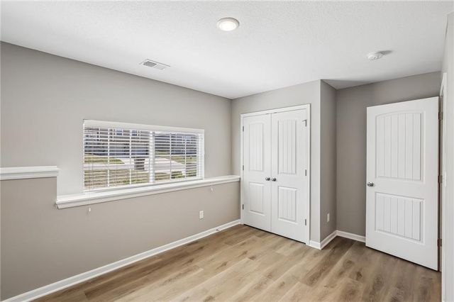 910 NW Hilltop Lane, Grain Valley, MO 64029