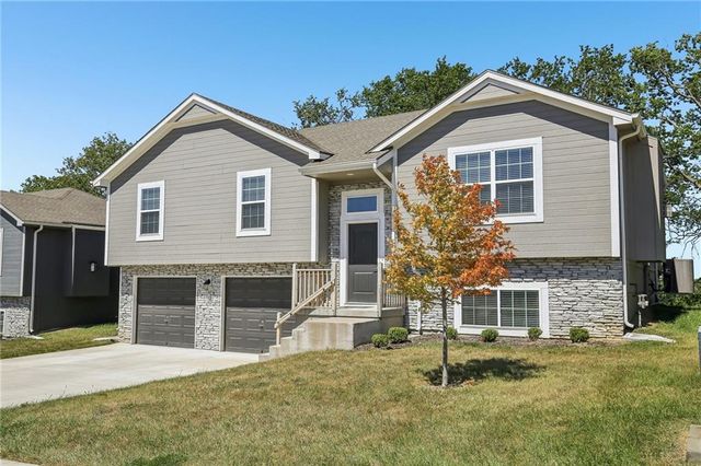 910 NW Hilltop Lane, Grain Valley, MO 64029
