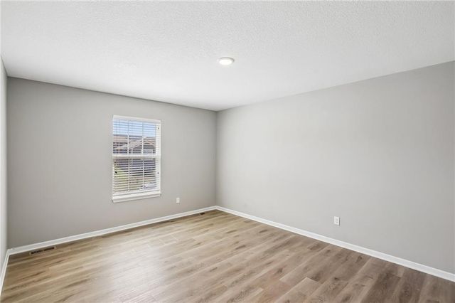 910 NW Hilltop Lane, Grain Valley, MO 64029