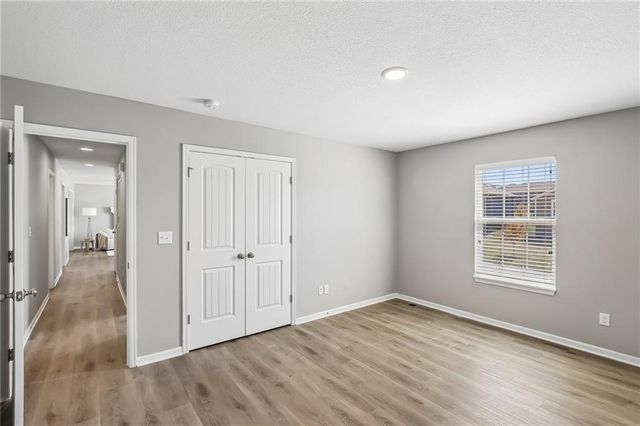 910 NW Hilltop Lane, Grain Valley, MO 64029