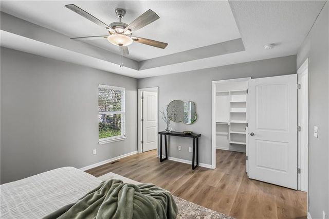 910 NW Hilltop Lane, Grain Valley, MO 64029