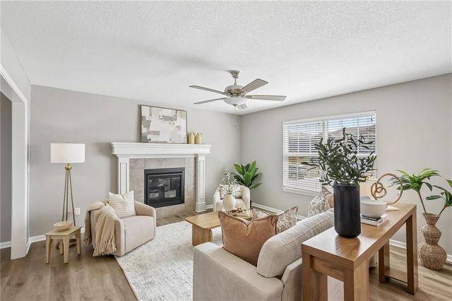 910 NW Hilltop Lane, Grain Valley, MO 64029