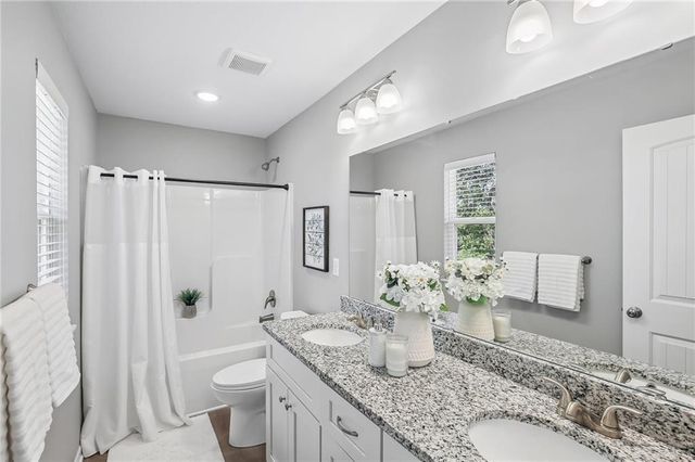 910 NW Hilltop Lane, Grain Valley, MO 64029