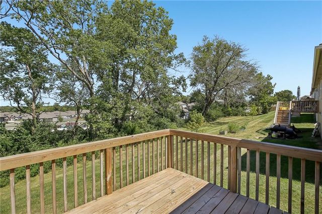 910 NW Hilltop Lane, Grain Valley, MO 64029