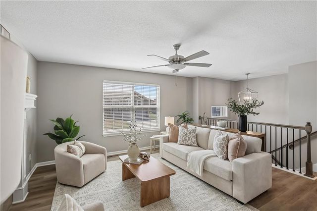 910 NW Hilltop Lane, Grain Valley, MO 64029