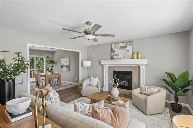 910 NW Hilltop Lane, Grain Valley, MO 64029