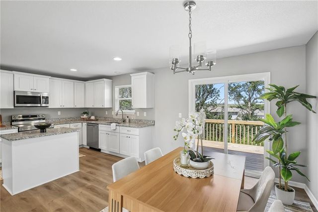 910 NW Hilltop Lane, Grain Valley, MO 64029