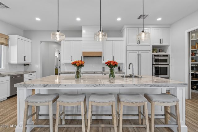 1519 E DOLORES Road, Phoenix, AZ 85086