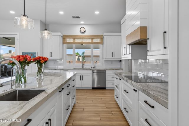 1519 E DOLORES Road, Phoenix, AZ 85086