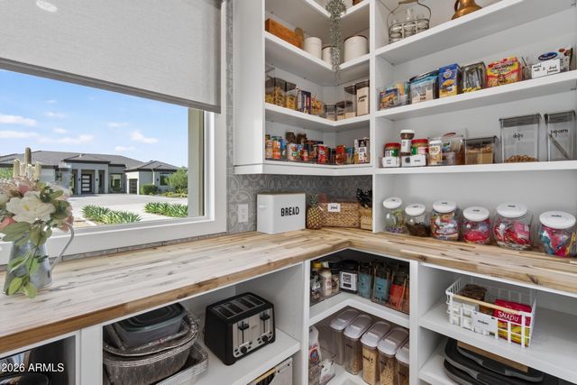 1519 E DOLORES Road, Phoenix, AZ 85086