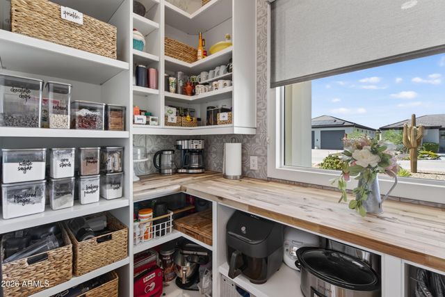 1519 E DOLORES Road, Phoenix, AZ 85086