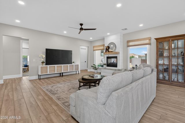 1519 E DOLORES Road, Phoenix, AZ 85086